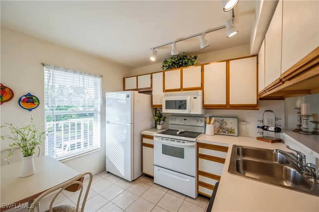 1325 Mainsail Drive Naples FL 34114