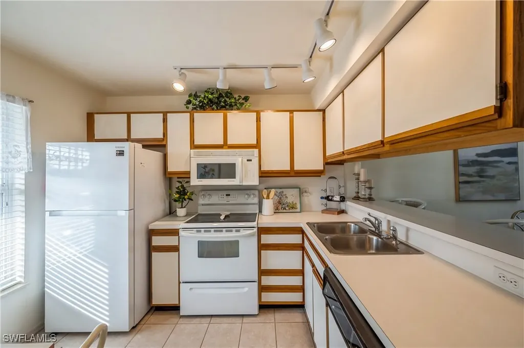 1325 Mainsail Drive Naples FL 34114