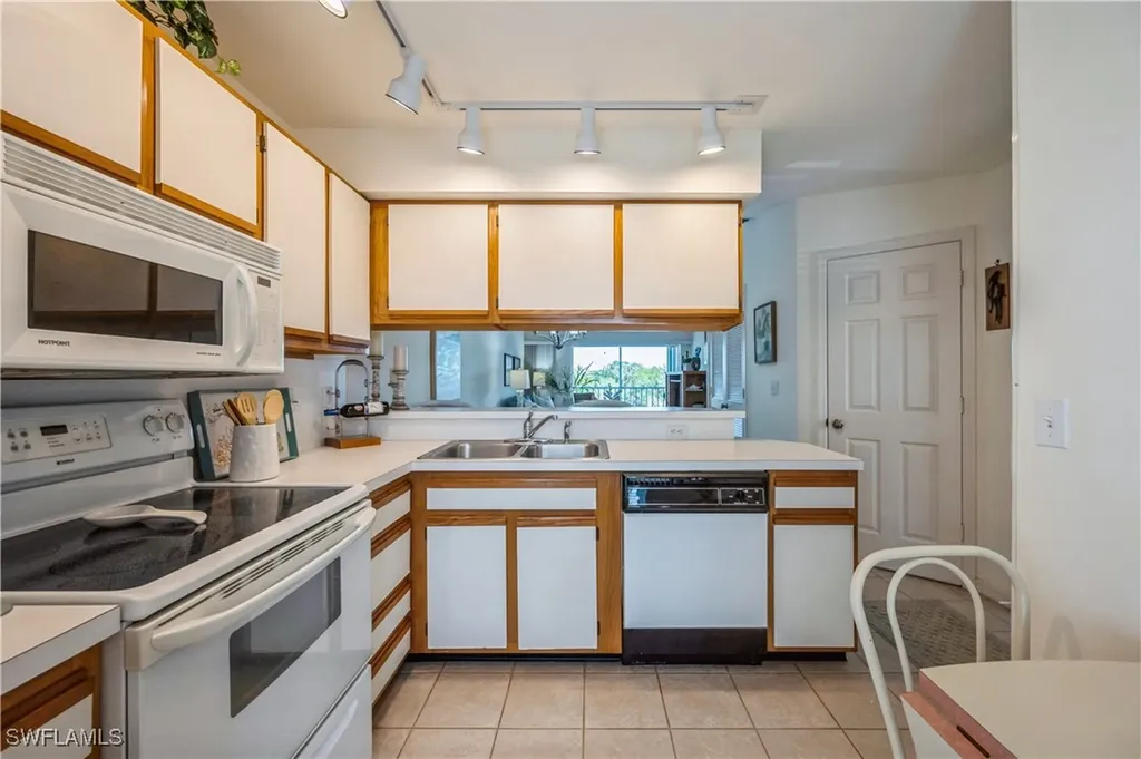 1325 Mainsail Drive Naples FL 34114
