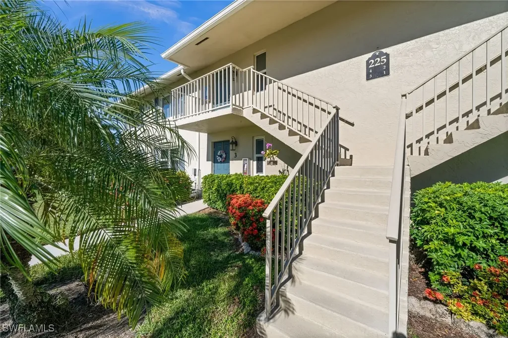 225 Memory Lane Naples FL 34112