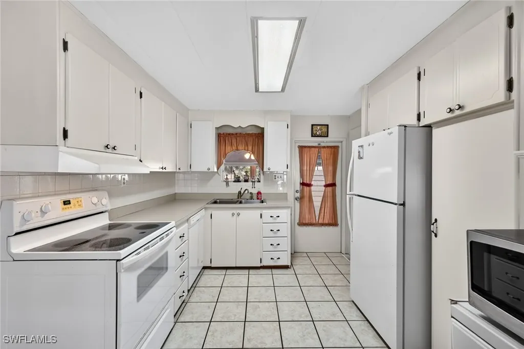 115 Overland Trail North Fort Myers FL 33917