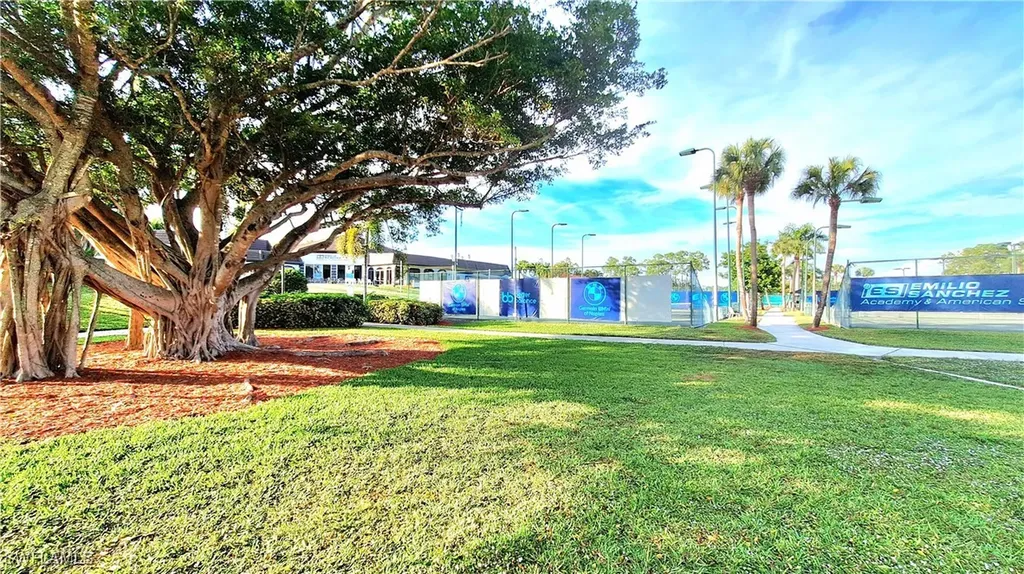 406 Meadowlark Lane Naples FL 34105