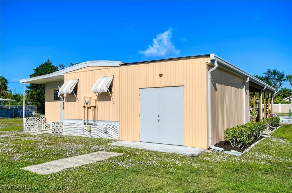 41 Sonderhen Drive Naples FL 34114