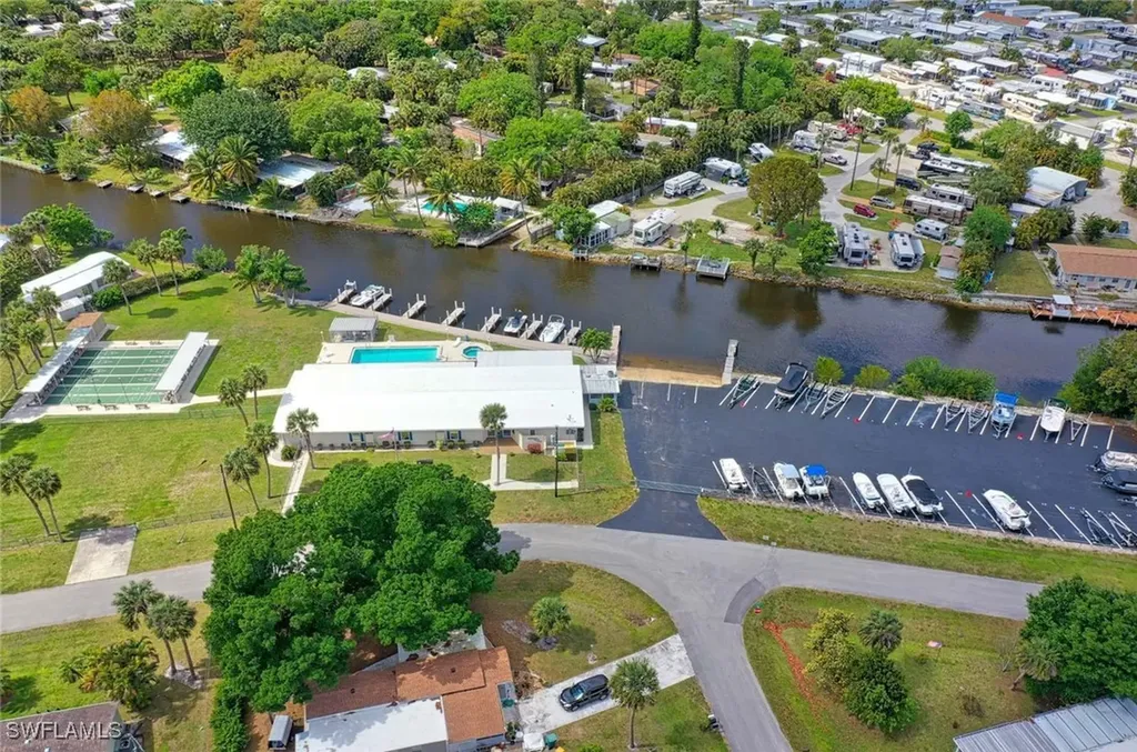 41 Sonderhen Drive Naples FL 34114