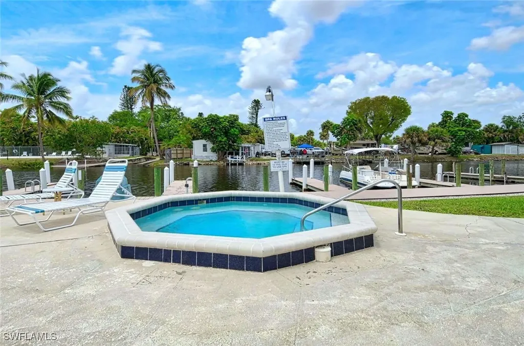 41 Sonderhen Drive Naples FL 34114