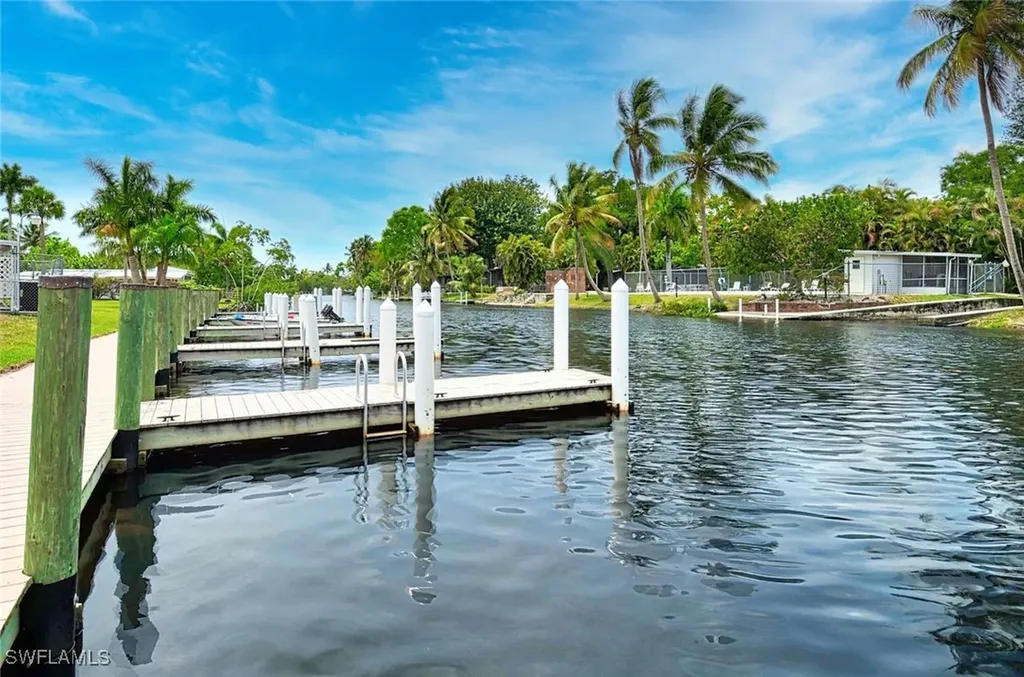 41 Sonderhen Drive Naples FL 34114