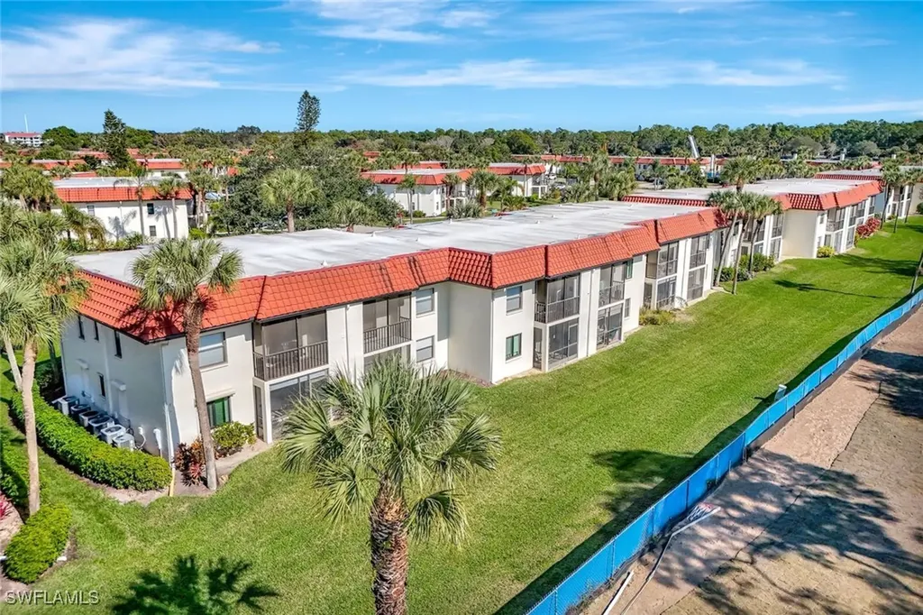 Naples FL, 4346 27TH Court SW, Unit 101