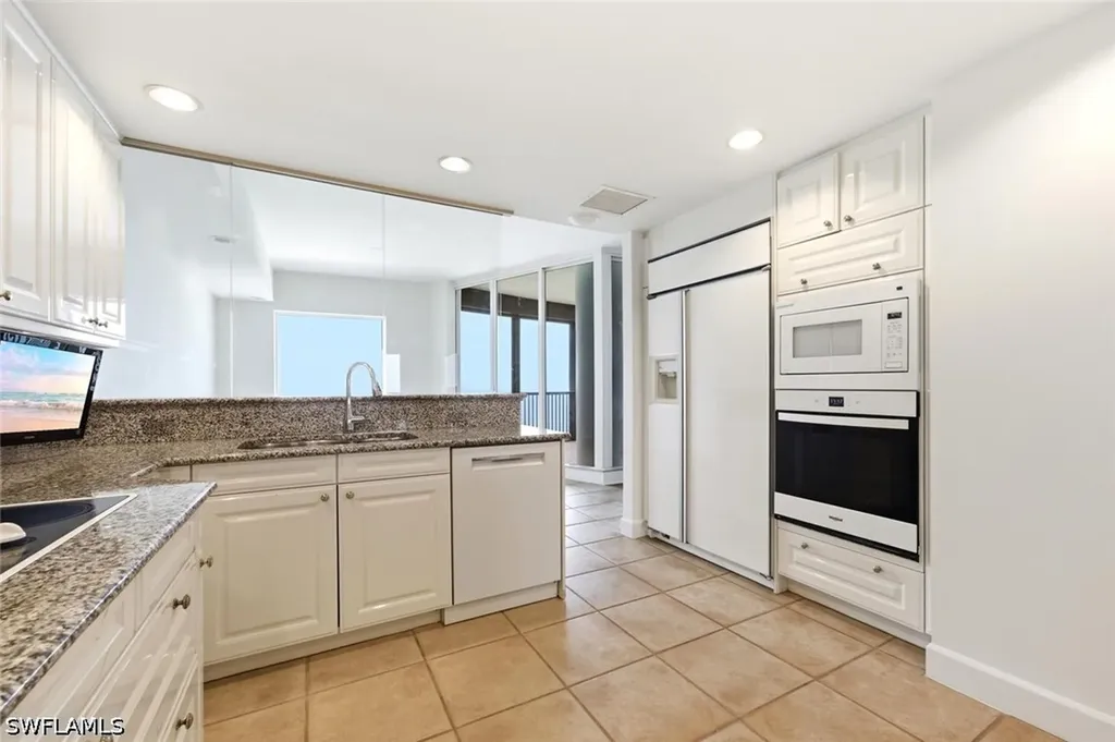 8665 Bay Colony Drive Naples FL 34108