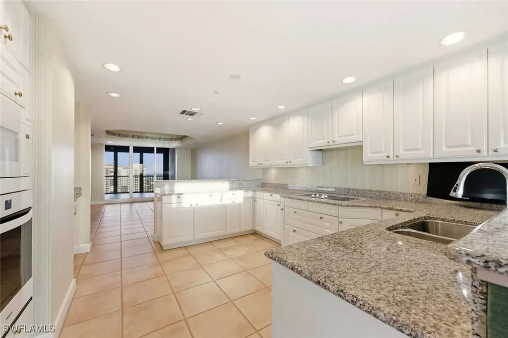 8665 Bay Colony Drive Naples FL 34108