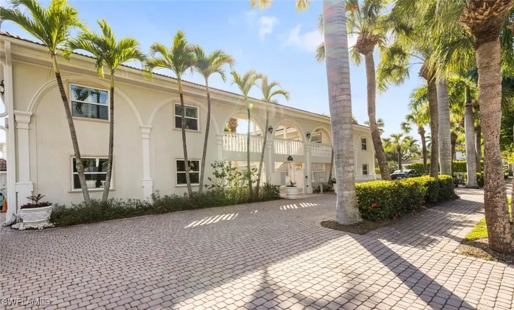 980 7th Avenue S Naples FL 34102