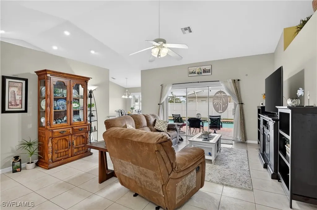 1815 NE 2nd Place Cape Coral FL 33909