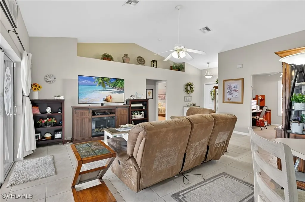 1815 NE 2nd Place Cape Coral FL 33909