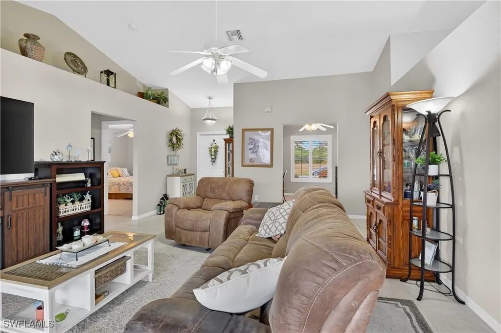 1815 NE 2nd Place Cape Coral FL 33909