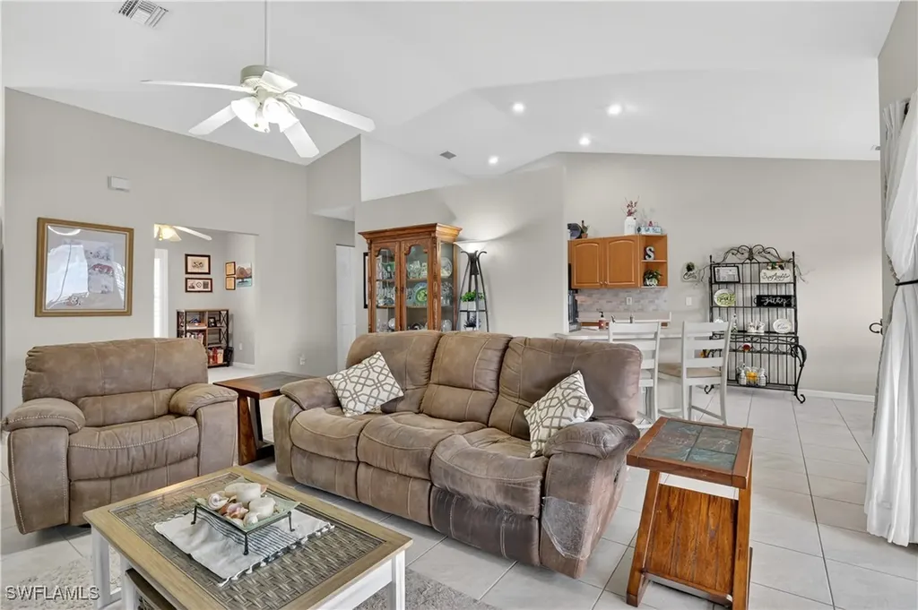 1815 NE 2nd Place Cape Coral FL 33909