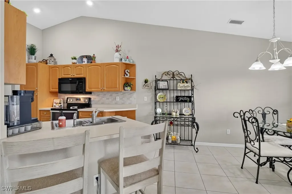 1815 NE 2nd Place Cape Coral FL 33909