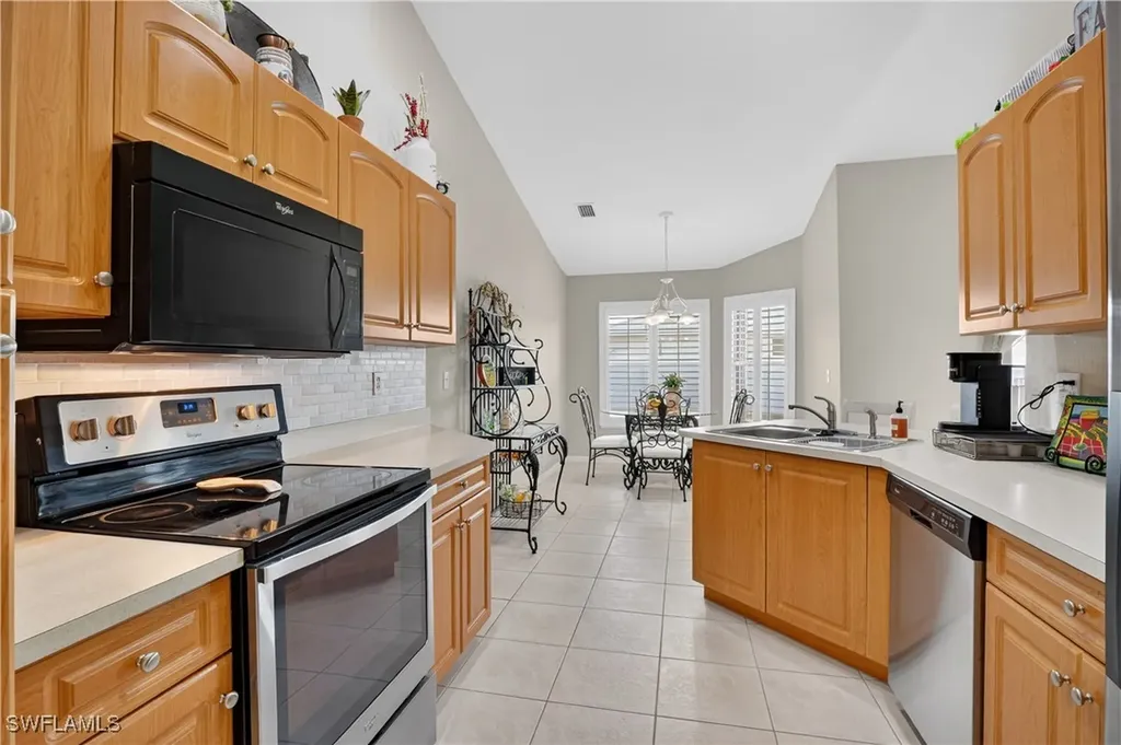 1815 NE 2nd Place Cape Coral FL 33909