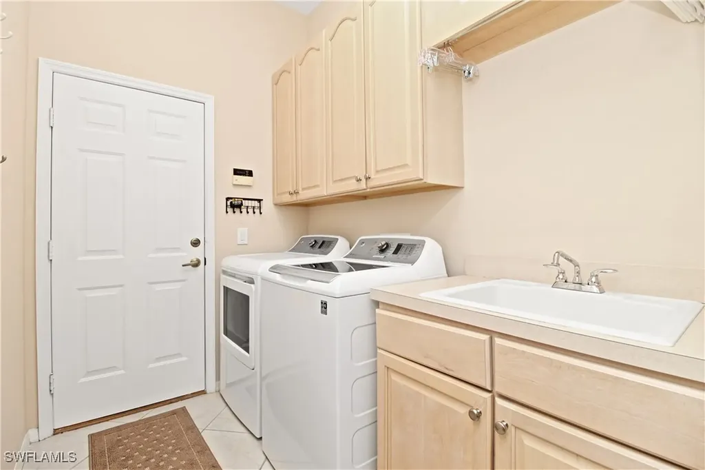 1901 Winding Oaks Way Naples FL 34109