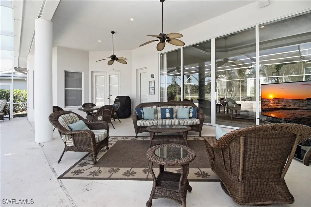 1901 Winding Oaks Way Naples FL 34109
