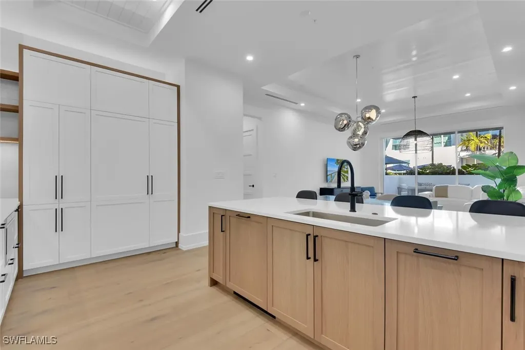 201 8th Street S Naples FL 34102