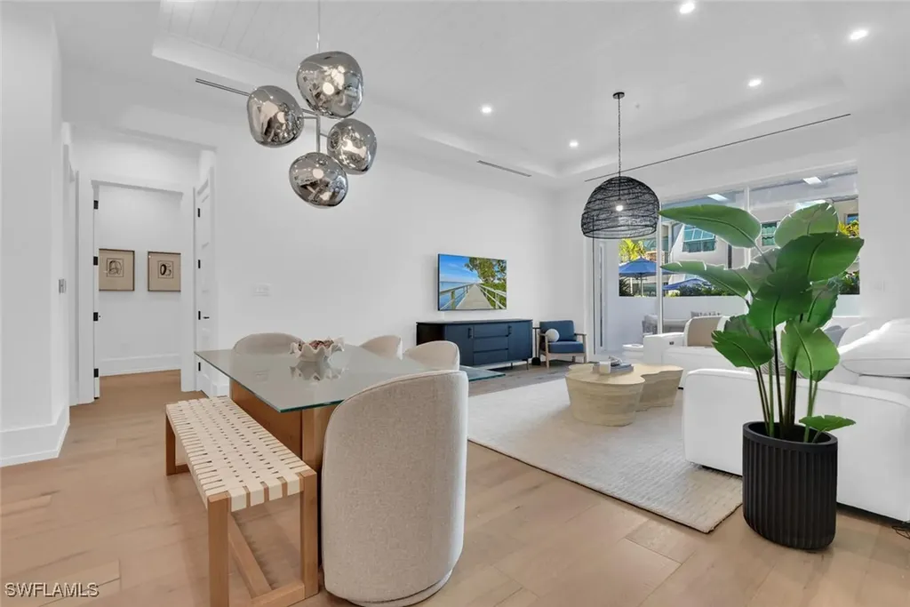 201 8th Street S Naples FL 34102