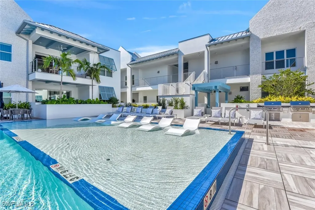 201 8th Street S Naples FL 34102