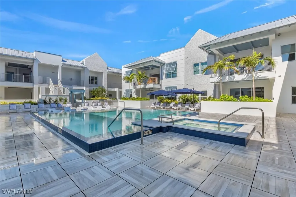 201 8th Street S Naples FL 34102
