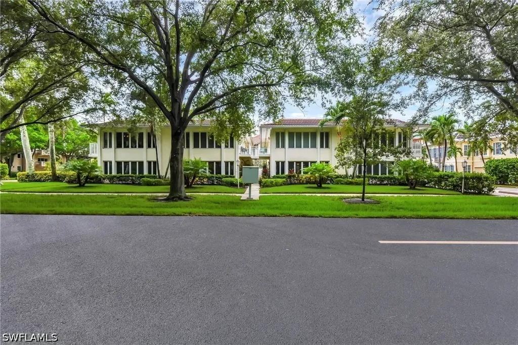 284 4th Street S Naples FL 34102