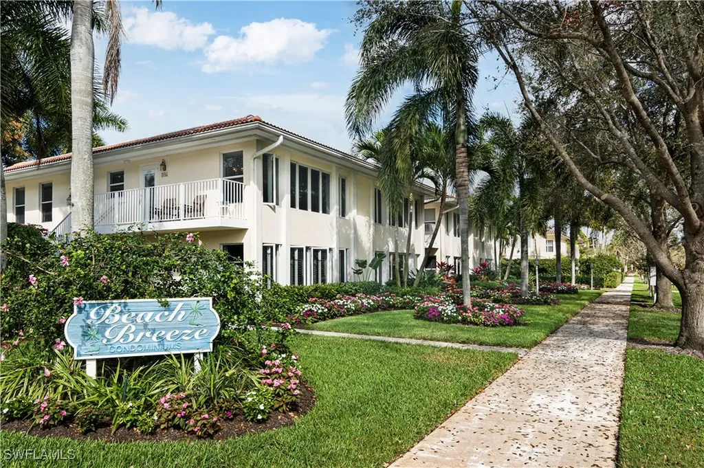 284 4th Street S Naples FL 34102