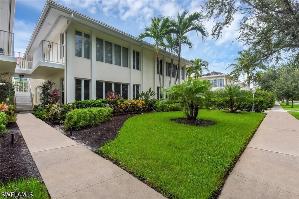 284 4th Street S Naples FL 34102