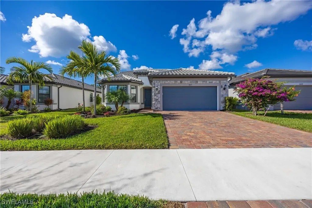 6825 Greenbriar Court Naples FL 34114