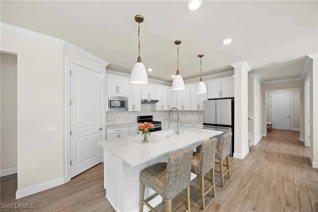 6825 Greenbriar Court Naples FL 34114