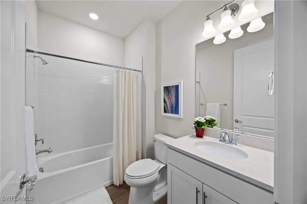 6825 Greenbriar Court Naples FL 34114