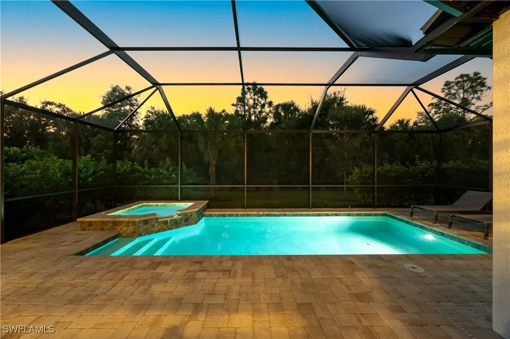 6825 Greenbriar Court Naples FL 34114