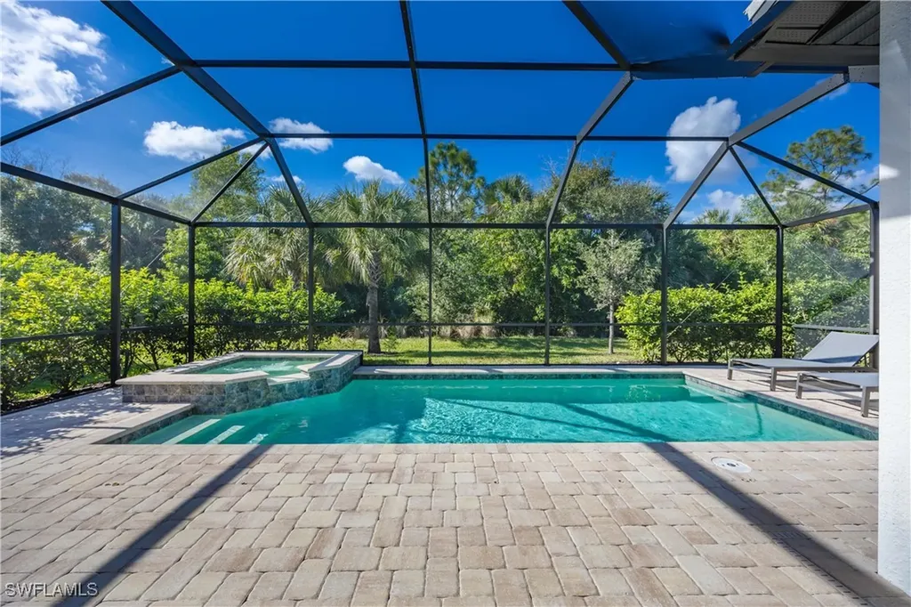 6825 Greenbriar Court Naples FL 34114