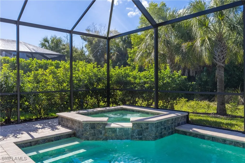 6825 Greenbriar Court Naples FL 34114