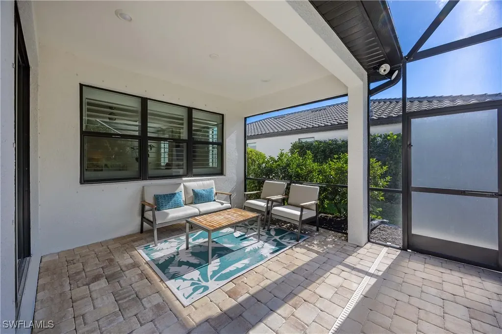 6825 Greenbriar Court Naples FL 34114