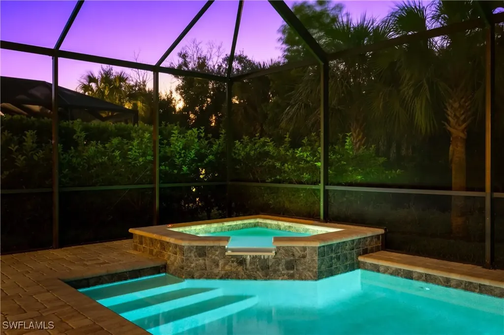 6825 Greenbriar Court Naples FL 34114
