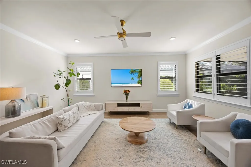 6825 Greenbriar Court Naples FL 34114