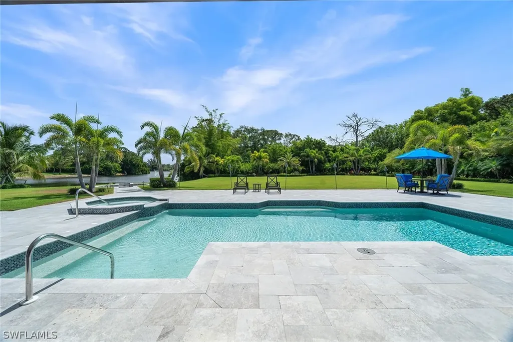 Naples FL, 6582 Trail Boulevard
