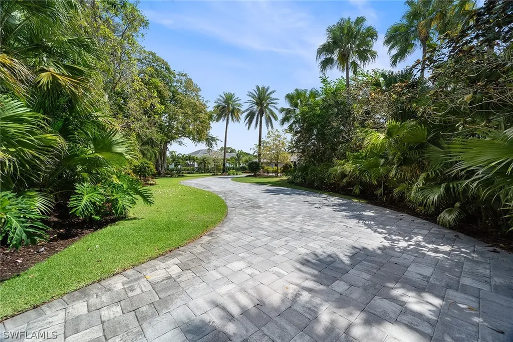 6582 Trail Boulevard Naples FL 34108