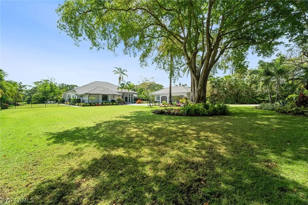6582 Trail Boulevard Naples FL 34108