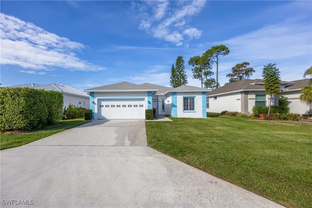 223 Stanhope Circle Naples FL 34104