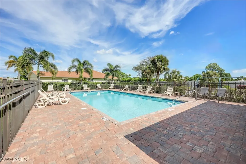 223 Stanhope Circle Naples FL 34104