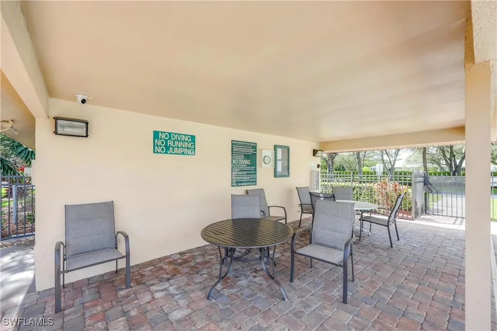 223 Stanhope Circle Naples FL 34104