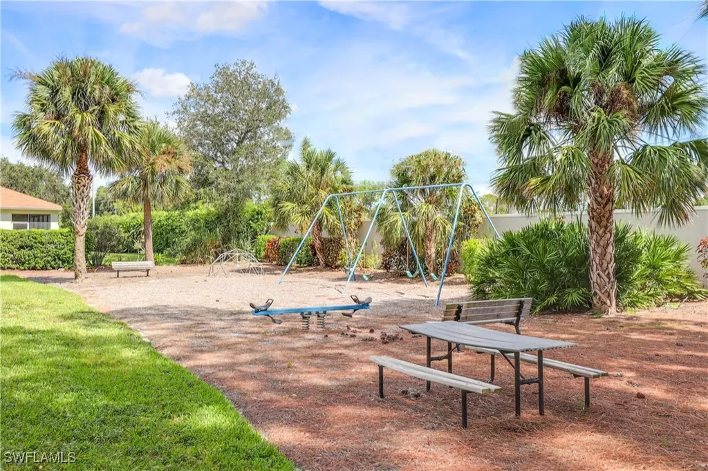 223 Stanhope Circle Naples FL 34104