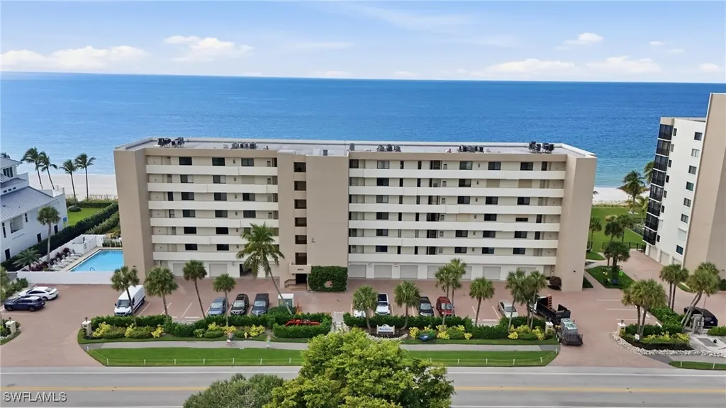 Naples FL, 10475 Gulf Shore Drive, Unit 132