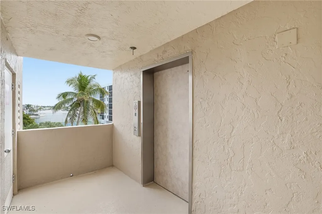 10475 Gulf Shore Drive Naples FL 34108