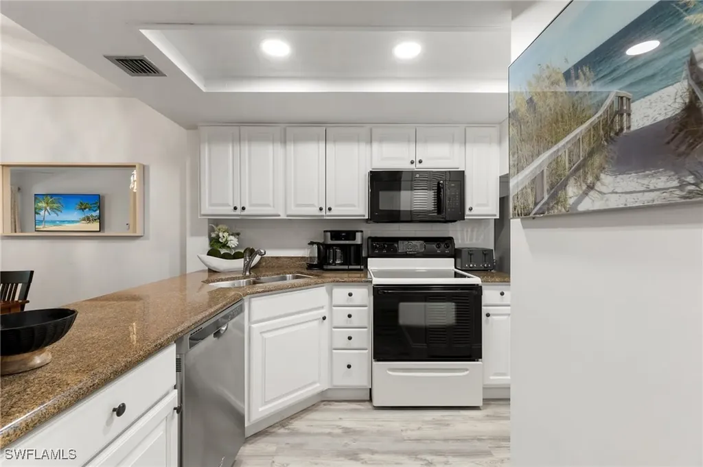 600 Neapolitan Way Naples FL 34103