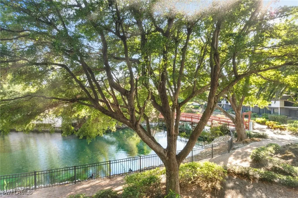 600 Neapolitan Way Naples FL 34103