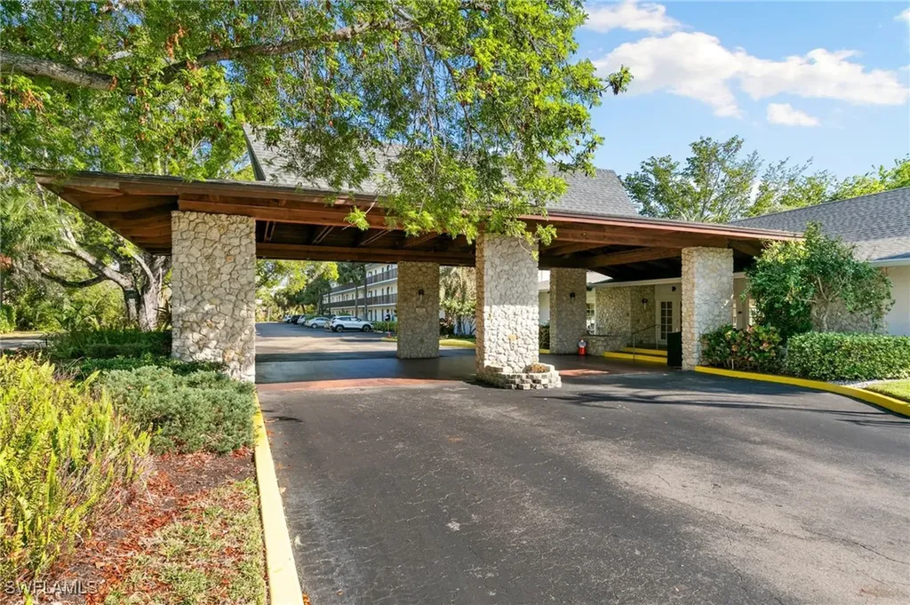 600 Neapolitan Way Naples FL 34103
